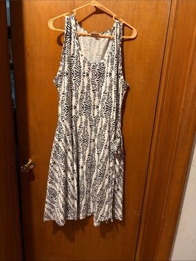 LuLaRoe Black & White Printed Sleeveless Midi Dress